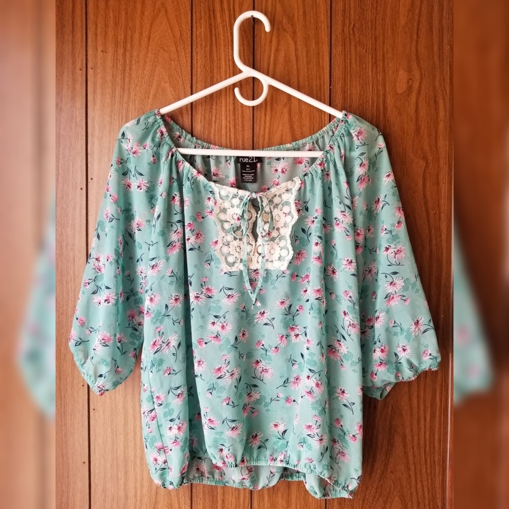 Rue 21 Mint Floral Blouse